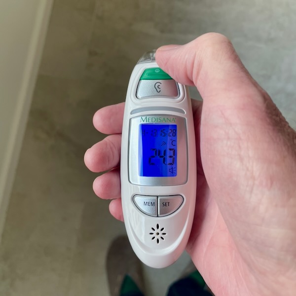 Afbeelding van een thermometer met de actuele temperatuur van een vloer